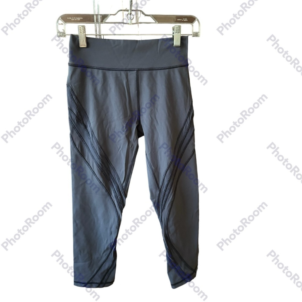 Lululemon crops pants in a size 4 used exellent condition